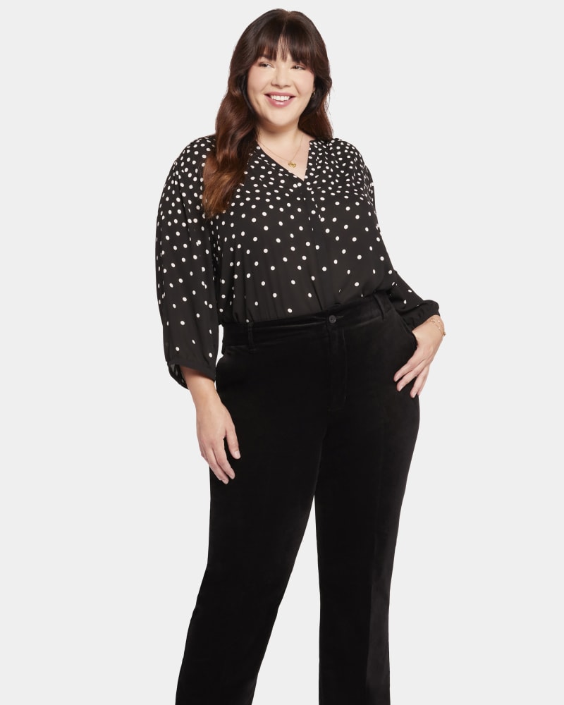 Front of a model wearing a size 14 Sydney Straight Leg Trouser in Black by NYDJ. | dia_product_style_image_id:239591